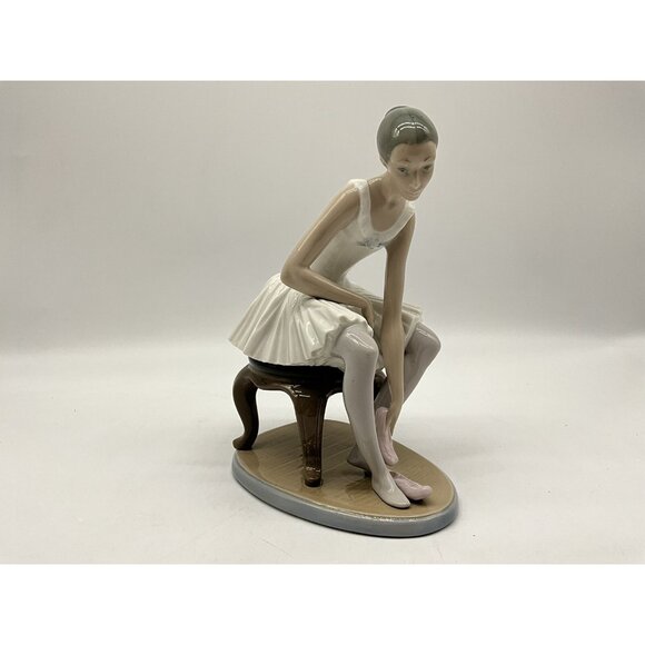 Lladro NAO Figurine Elegant Ballet Ballerina Seated Putting On Slippers No. 387 - Picture 7 of 16